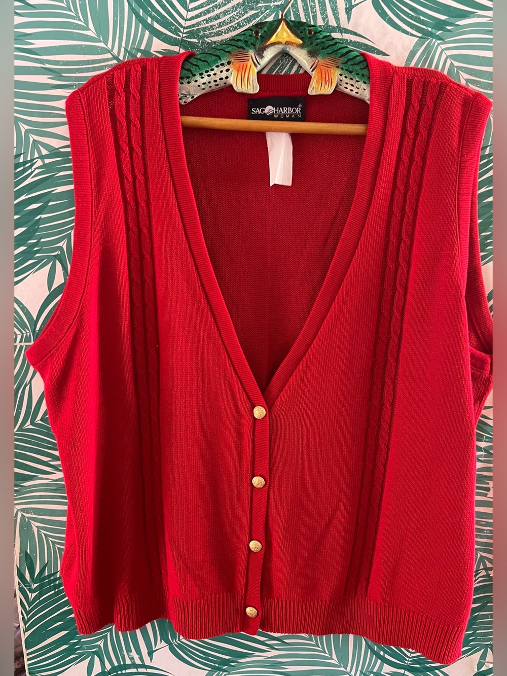 Sag Harbor Red Sleeveless Gold Button Cable Knit sweater vest vintage oversized